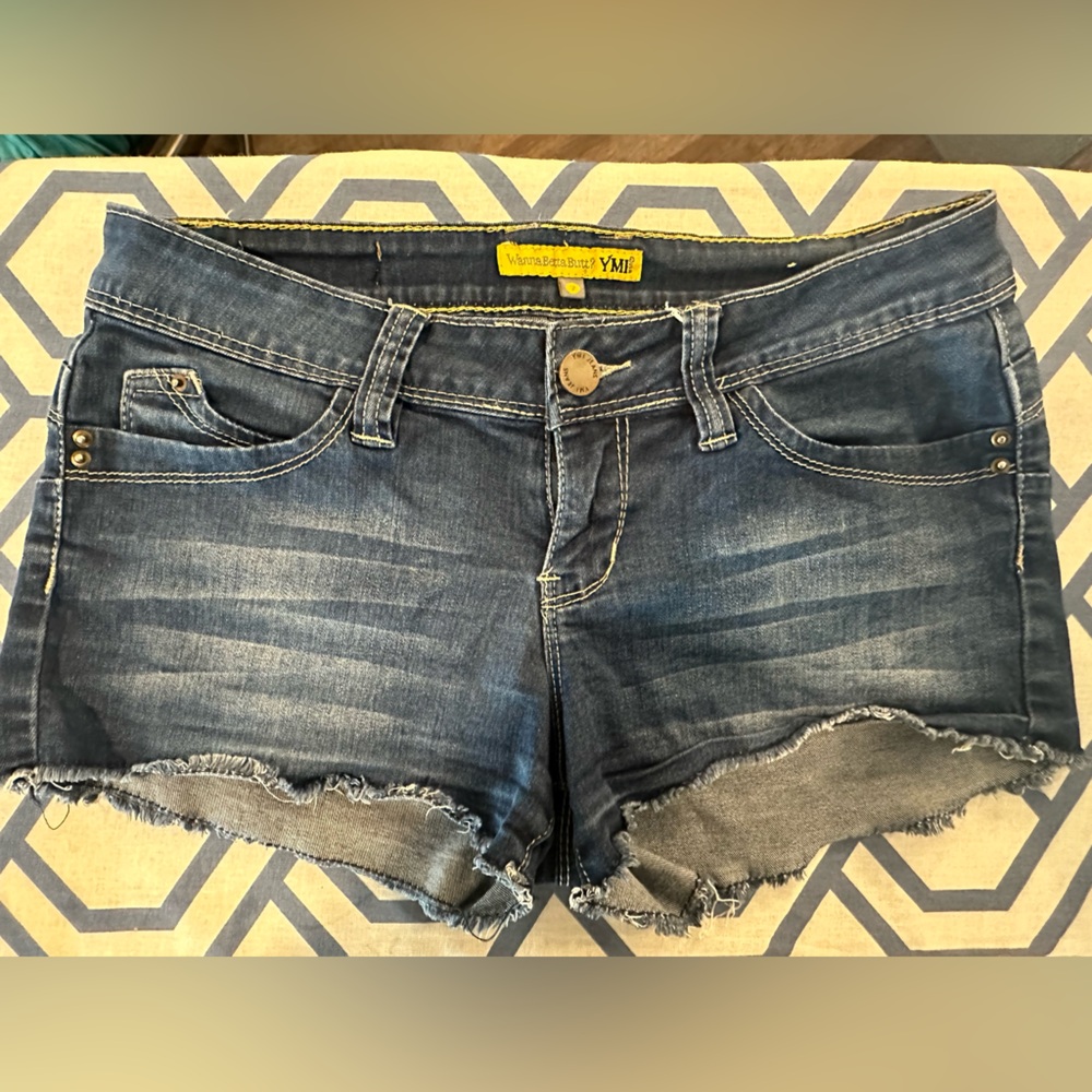 YMI juniors size 7 indigo wash shorts